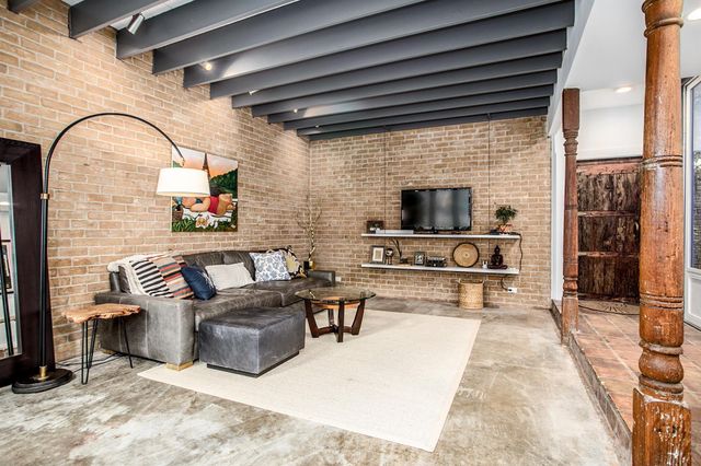 1942 Indiana Street, Houston, TX 77019