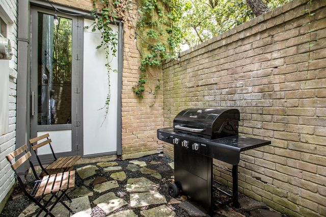 1942 Indiana Street, Houston, TX 77019