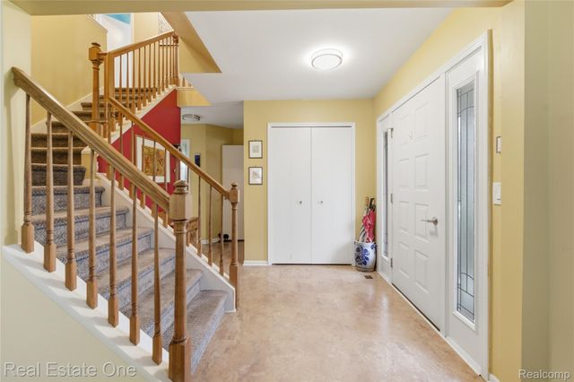 8135 Kimble Drive, Hamburg Township, MI 48169