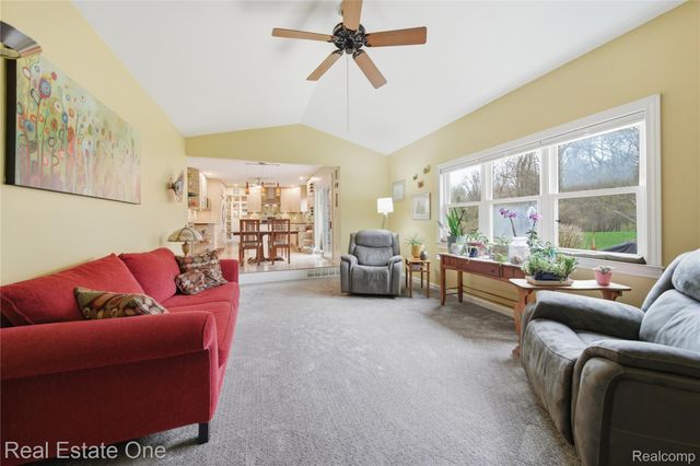 8135 Kimble Drive, Hamburg Township, MI 48169