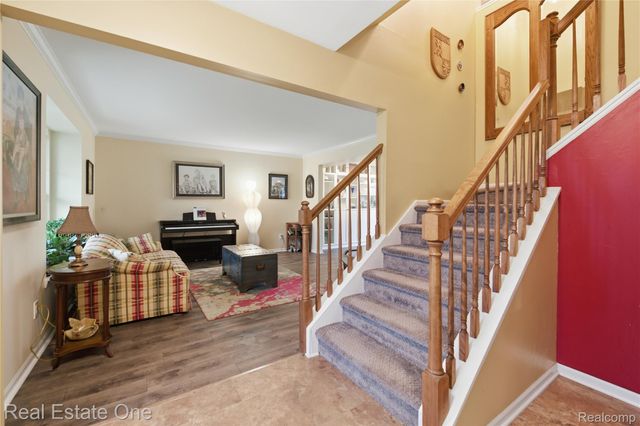 8135 Kimble Drive, Hamburg Township, MI 48169