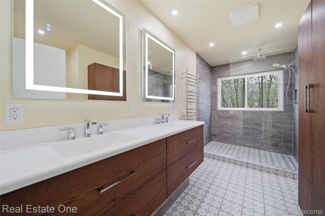 8135 Kimble Drive, Hamburg Township, MI 48169