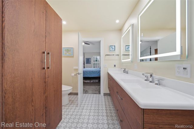 8135 Kimble Drive, Hamburg Township, MI 48169