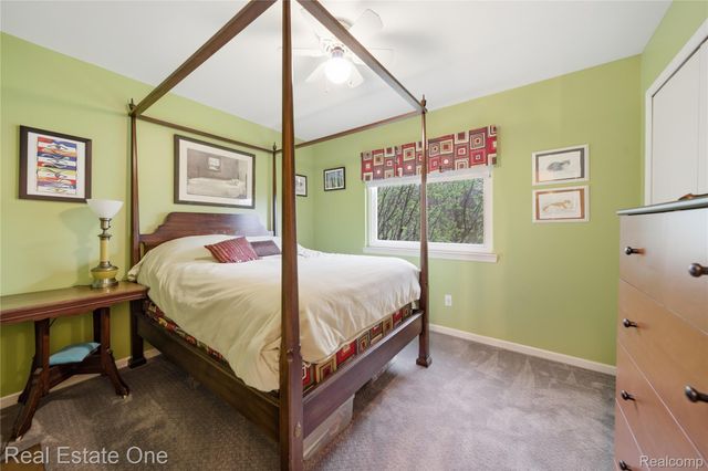 8135 Kimble Drive, Hamburg Township, MI 48169