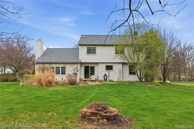 8135 Kimble Drive, Hamburg Township, MI 48169