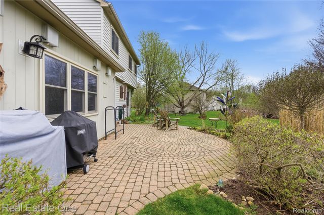 8135 Kimble Drive, Hamburg Township, MI 48169