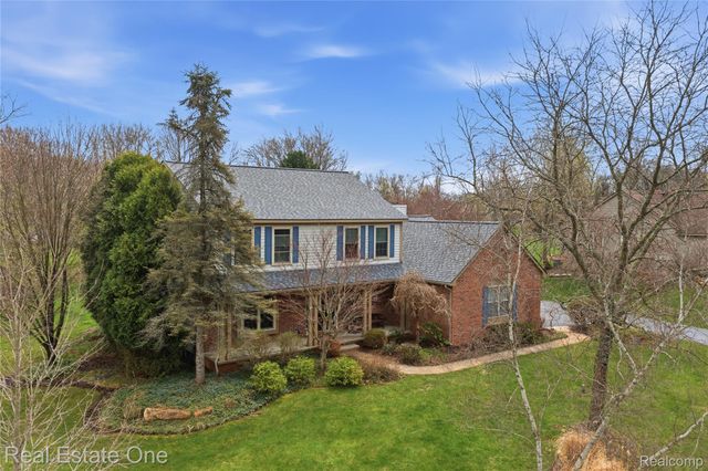 8135 Kimble Drive, Hamburg Township, MI 48169