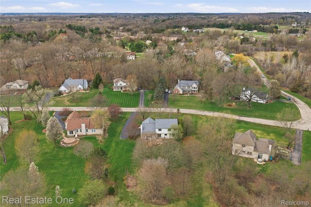 8135 Kimble Drive, Hamburg Township, MI 48169