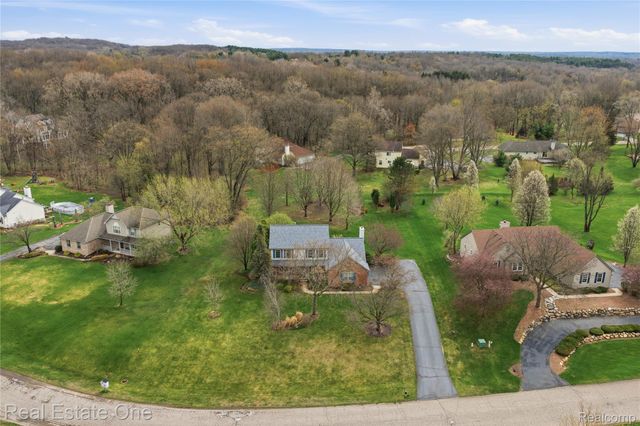 8135 Kimble Drive, Hamburg Township, MI 48169