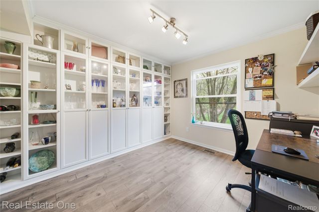 8135 Kimble Drive, Hamburg Township, MI 48169