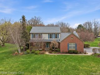8135 Kimble Drive, Hamburg Township, MI 48169