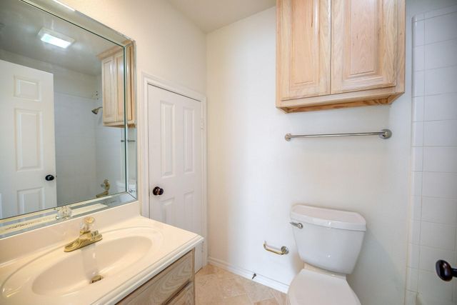 5855 Pecan Chase, Benbrook, TX 76132