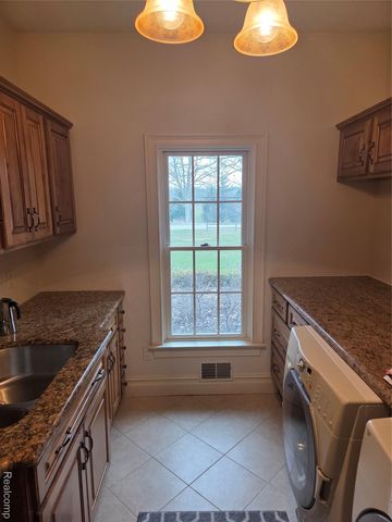 900 Maxfield Road, Brighton Township, MI 48114