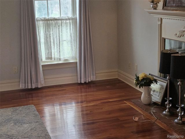 900 Maxfield Road, Brighton Township, MI 48114