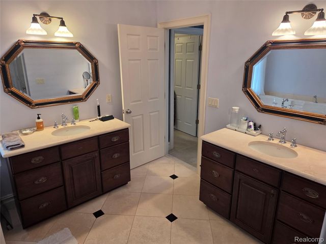 900 Maxfield Road, Brighton Township, MI 48114