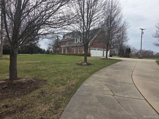 900 Maxfield Road, Brighton Township, MI 48114