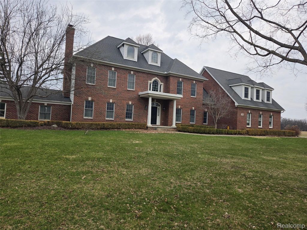 900 Maxfield Road, Brighton Township, MI 48114