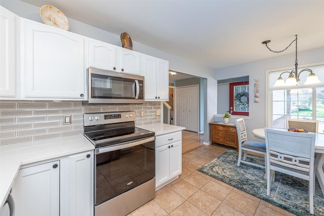 9002 Pine Cove Drive, Whitmore Lake, MI 48189