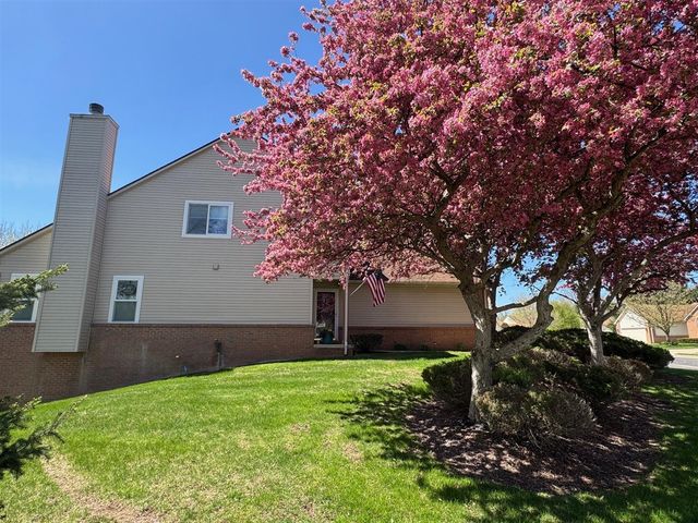 9002 Pine Cove Drive, Whitmore Lake, MI 48189
