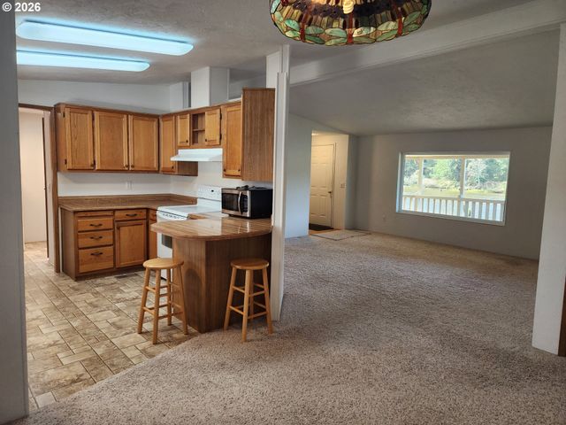 100 RIVER BEND Rd 24, Reedsport, OR 97467