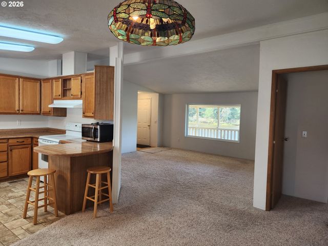 100 RIVER BEND Rd 24, Reedsport, OR 97467