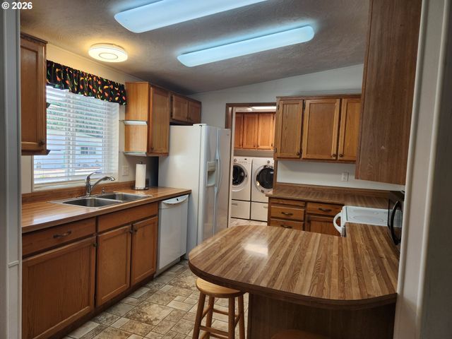 100 RIVER BEND Rd 24, Reedsport, OR 97467