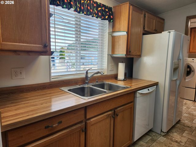 100 RIVER BEND Rd 24, Reedsport, OR 97467