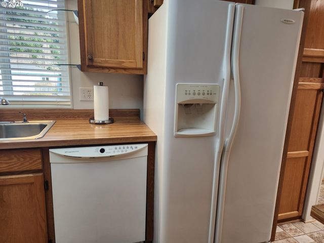 100 RIVER BEND Rd 24, Reedsport, OR 97467