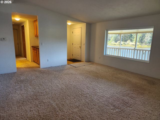 100 RIVER BEND Rd 24, Reedsport, OR 97467