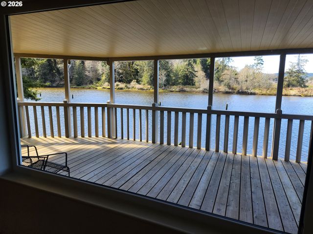 100 RIVER BEND Rd 24, Reedsport, OR 97467