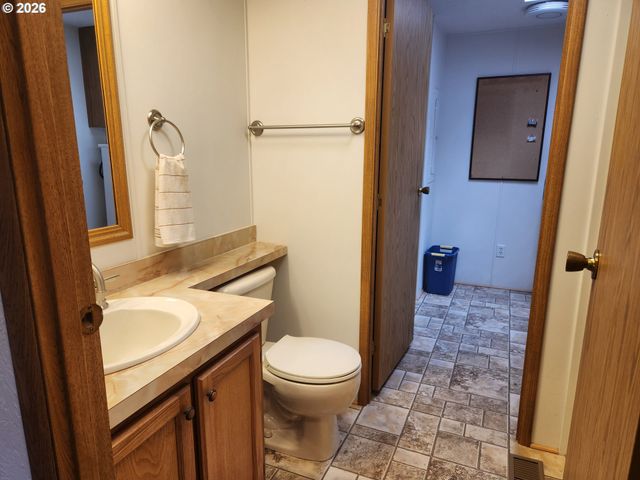 100 RIVER BEND Rd 24, Reedsport, OR 97467