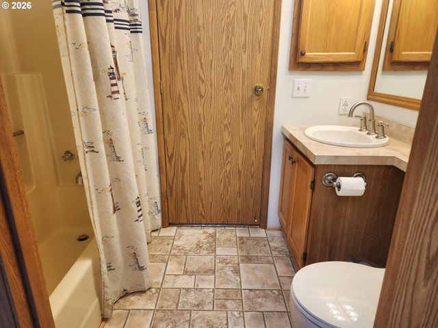 100 RIVER BEND Rd 24, Reedsport, OR 97467