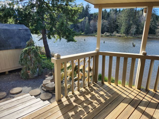 100 RIVER BEND Rd 24, Reedsport, OR 97467