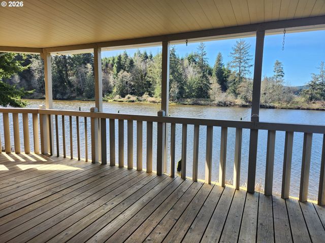 100 RIVER BEND Rd 24, Reedsport, OR 97467