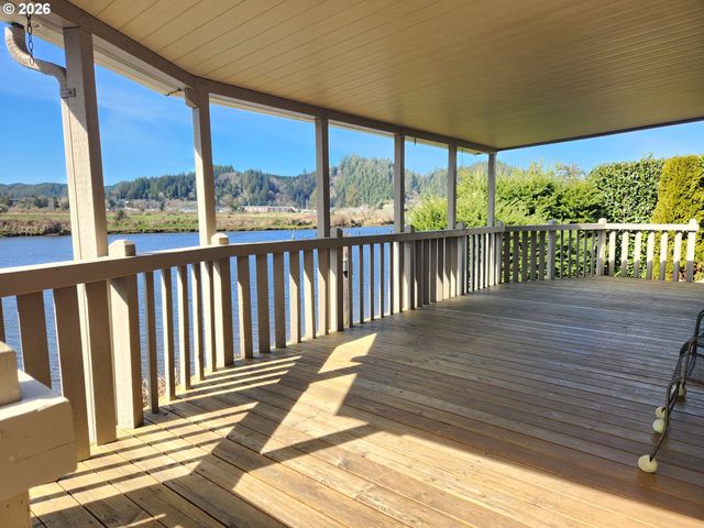 100 RIVER BEND Rd 24, Reedsport, OR 97467