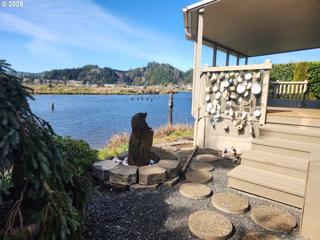100 RIVER BEND Rd 24, Reedsport, OR 97467
