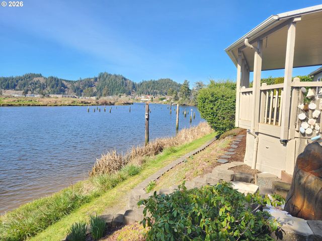 100 RIVER BEND Rd 24, Reedsport, OR 97467