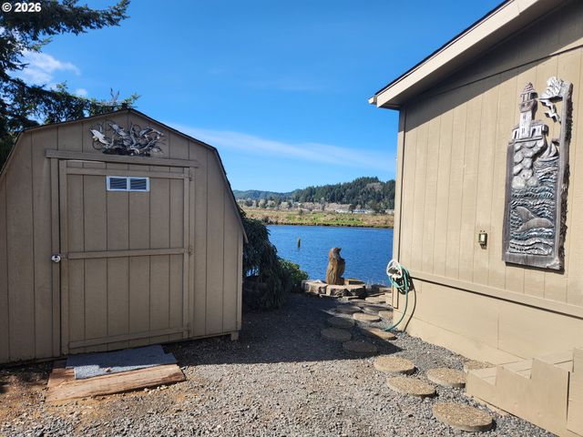 100 RIVER BEND Rd 24, Reedsport, OR 97467