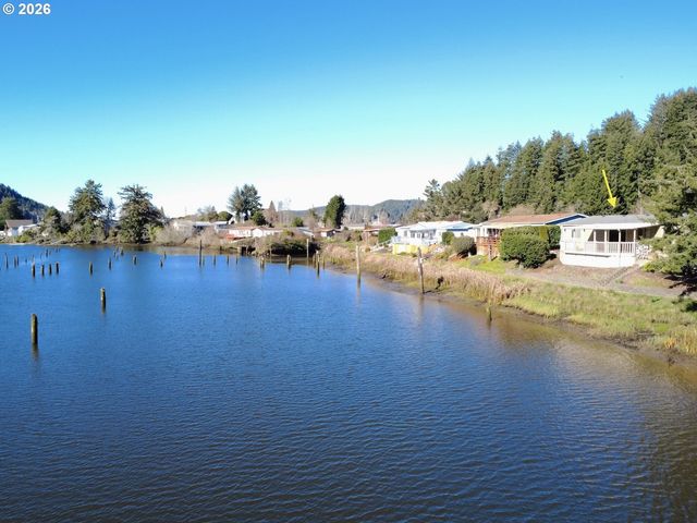 100 RIVER BEND Rd 24, Reedsport, OR 97467
