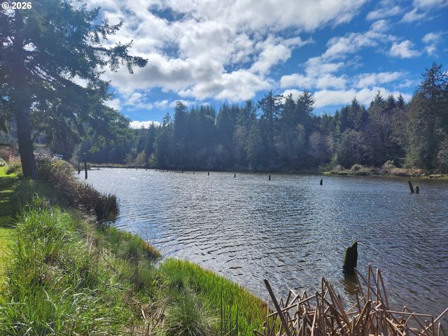 100 RIVER BEND Rd 24, Reedsport, OR 97467