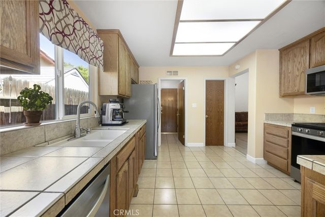 5813 Ragusa Lane, Bakersfield, CA 93308
