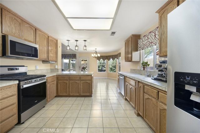5813 Ragusa Lane, Bakersfield, CA 93308