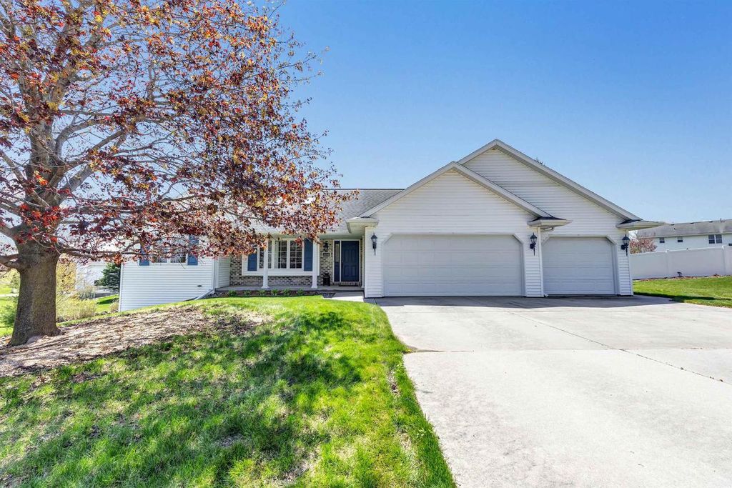 2195 REDPEPPER TRAIL, Green Bay, WI 54313