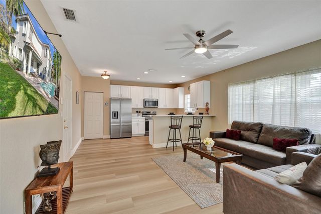 636 NW 127th Ave, Coral Springs, FL 33071