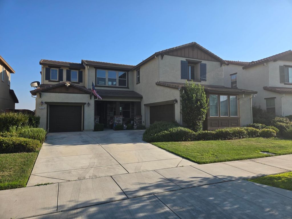 736 River Bend Dr, Lathrop, CA 95330