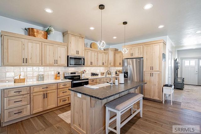 377 Glade Loop, Idaho Falls, ID 83404