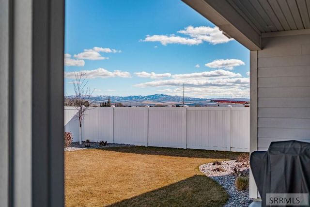 377 Glade Loop, Idaho Falls, ID 83404