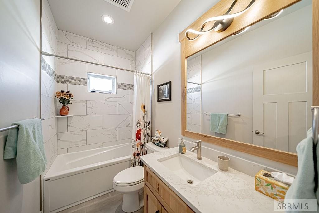 Image 36 of property listing at 377 Glade Loop, Idaho Falls, ID 83404