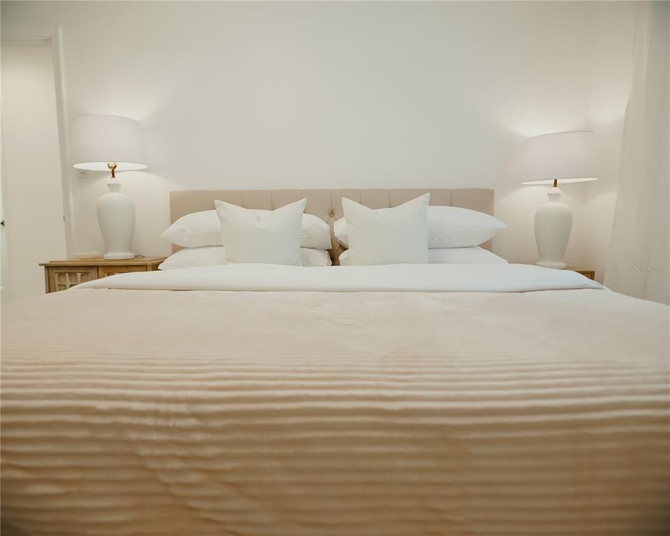 Image 11 of property listing at 2300 STRATFORD DRIVE, Sarasota, FL 34232