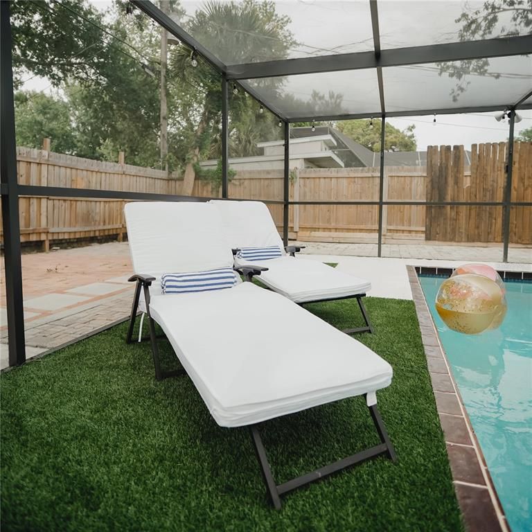 Image 25 of property listing at 2300 STRATFORD DRIVE, Sarasota, FL 34232